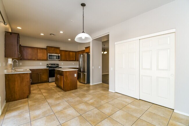 Building Photo - 5206 W Glass Ln