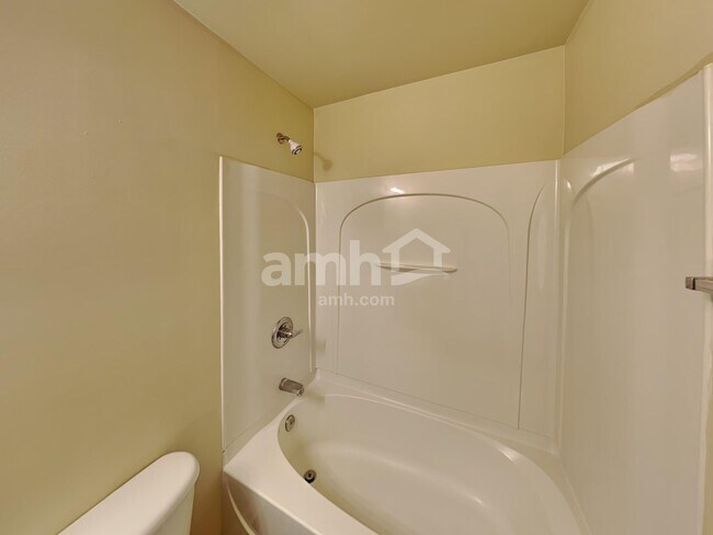 Building Photo - 935 Legacy Park Rd