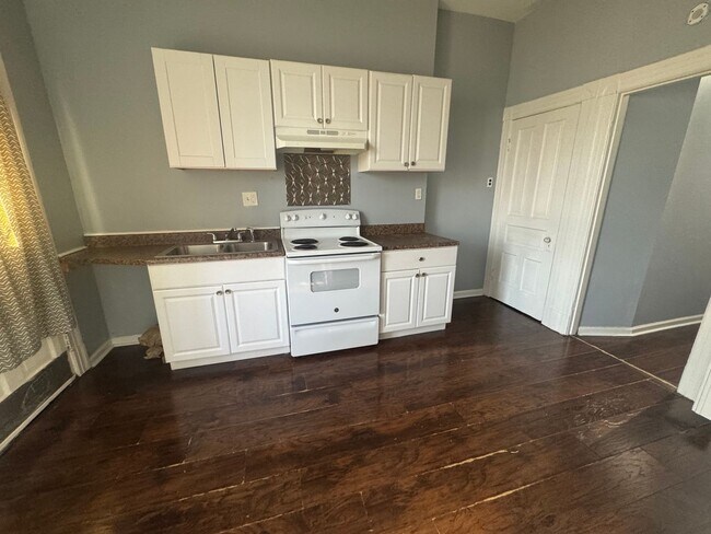 Building Photo - 3424 Chippewa St