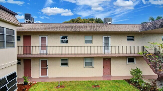 Building Photo - 702 Lori Dr