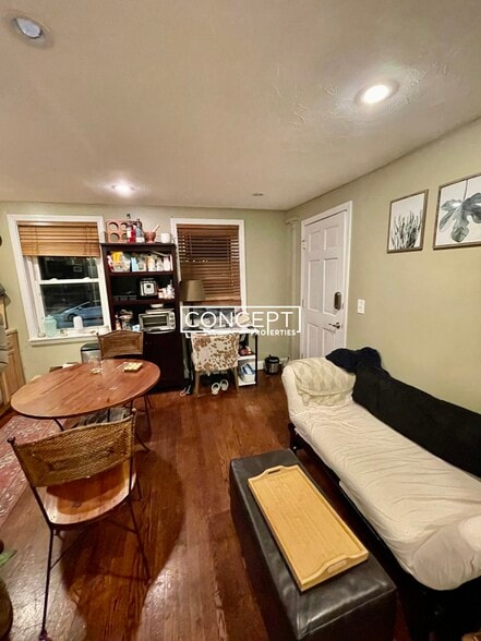 Building Photo - 735 Somerville Ave