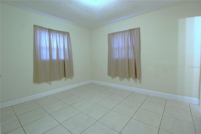 Building Photo - 5118 Anzio St