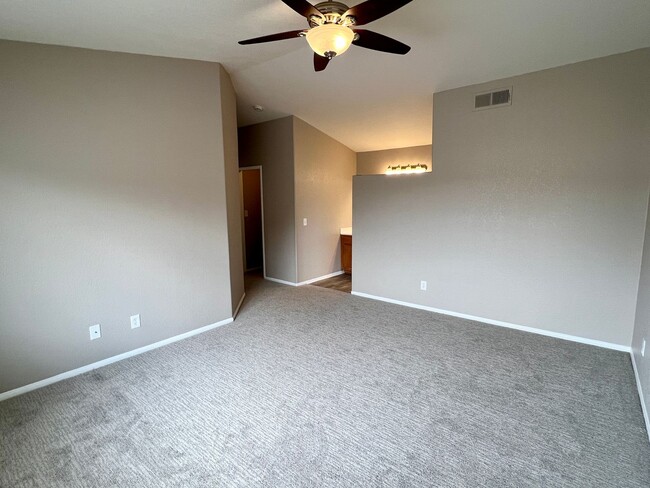 Building Photo - Two Story, 2 Bedroom 2.5 Bath House w/Cent...