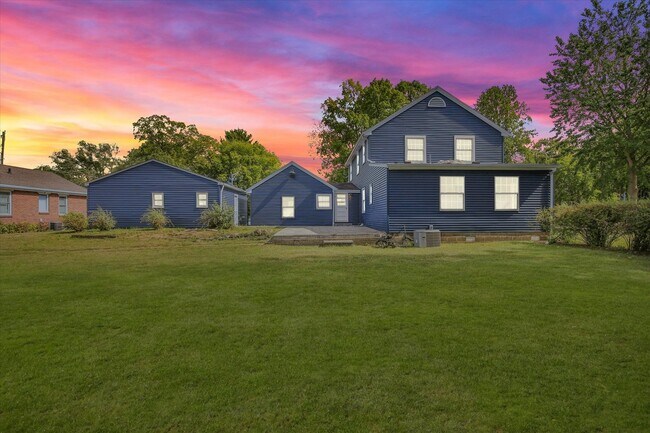 Building Photo - 1212 W Healey St