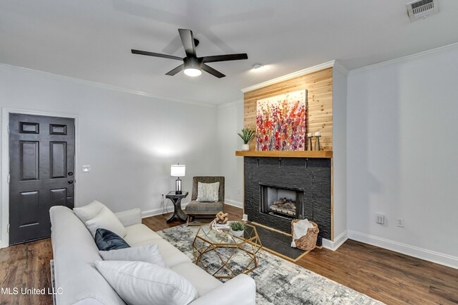 Building Photo - 120 Lennox Pl