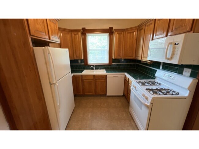 Building Photo - This downtown charmer is located near new ...