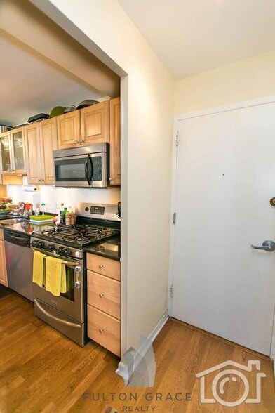 Building Photo - 3950 N Lake Shore Dr