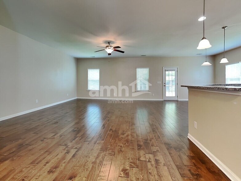 Building Photo - 122 Green Paddock Cir