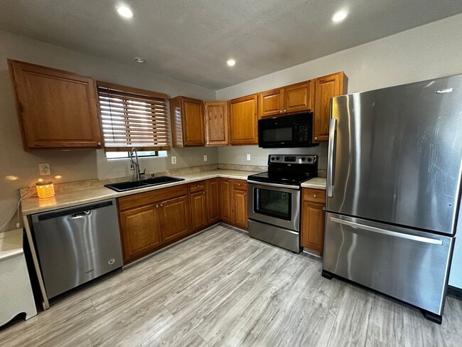 Building Photo - Studio apartment