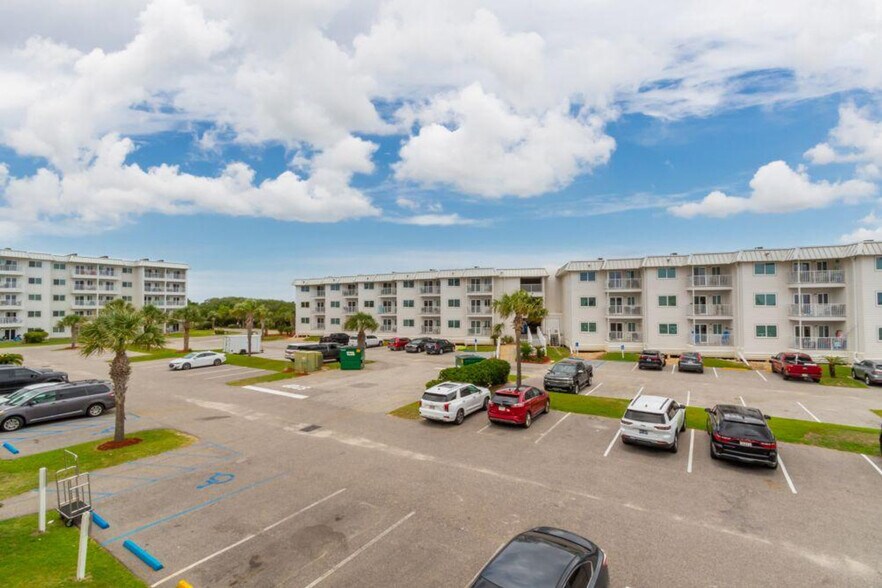 Building Photo - 400 Plantation Rd