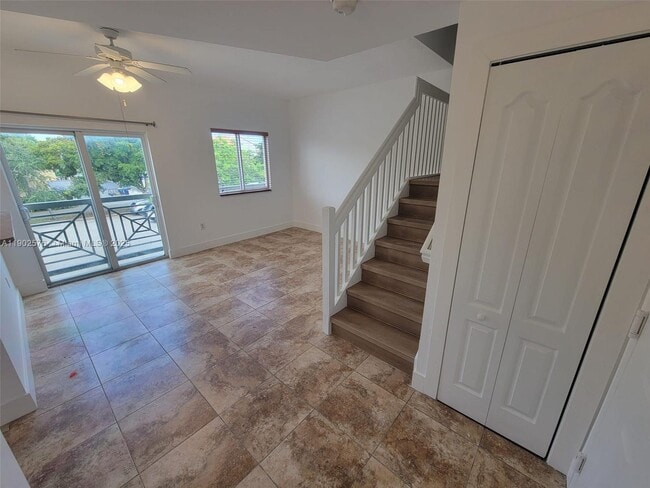 Building Photo - 357 N Royal Poinciana Blvd