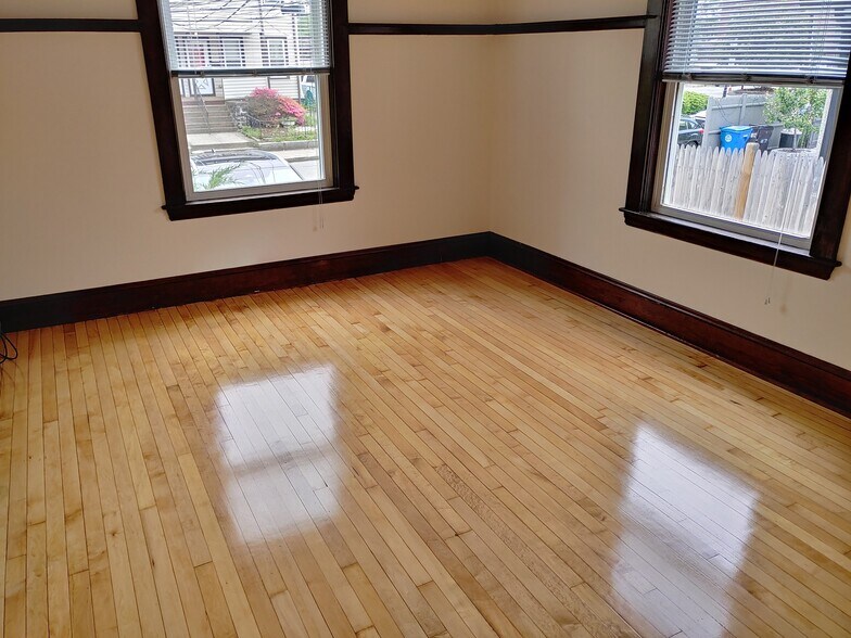 Building Photo - 14 Dexter St