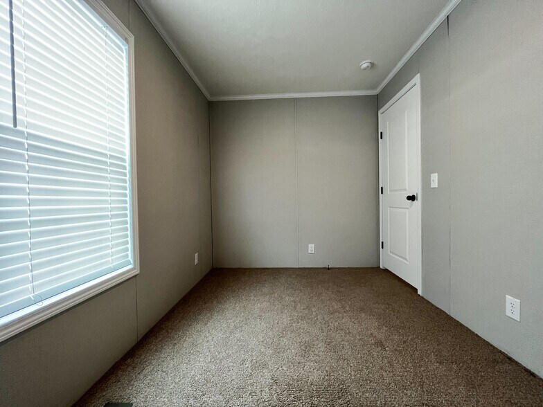 Building Photo - 1400 Georgia St