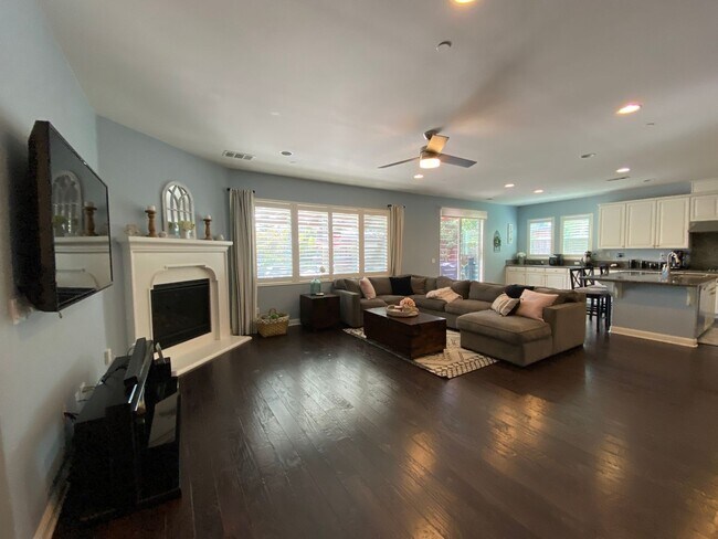 Building Photo - Spacious 5-Bedroom Luxury Home with Entertainer’s Backyard Oasis