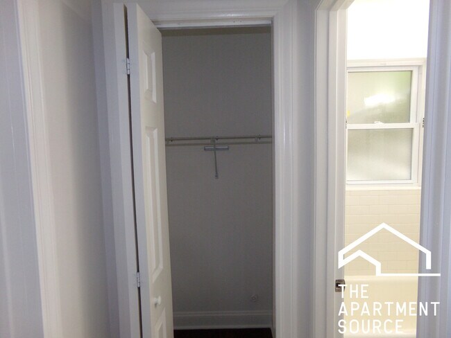 Building Photo - 2131 W Giddings St