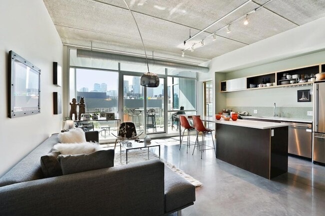 Building Photo - 345 N 6th Ave