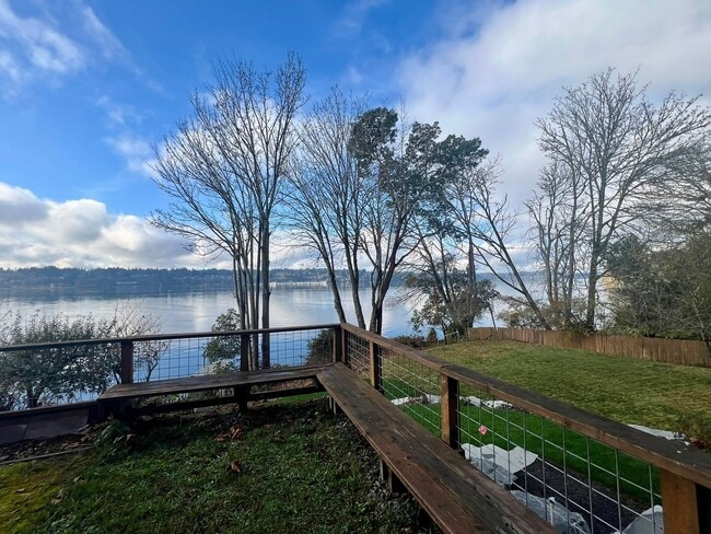 Building Photo - Private Waterfront Apartment