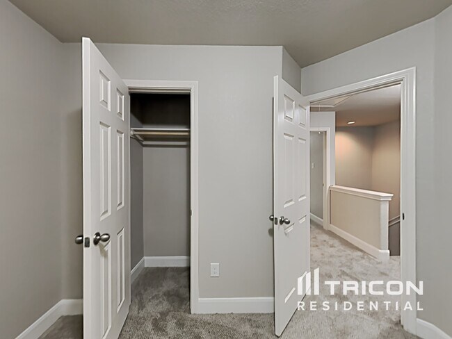 Building Photo - 4007 Anton Dr