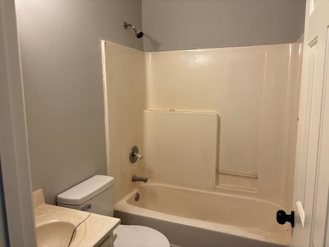 Building Photo - 330 N Main St