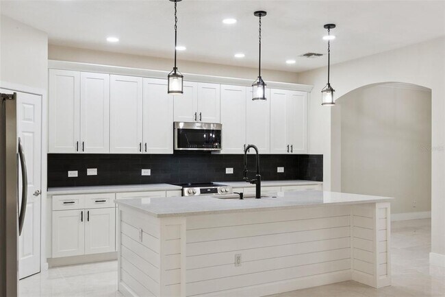 Building Photo - 6615 Helmsley Cir