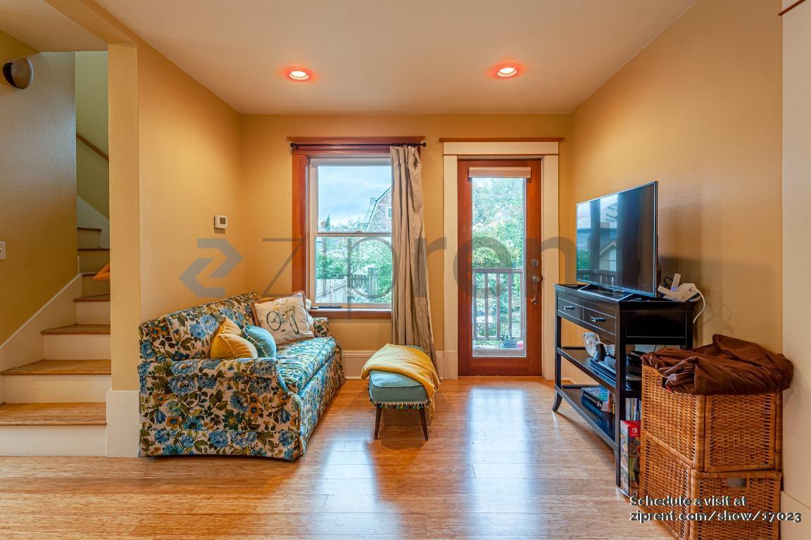 Building Photo - Unit A