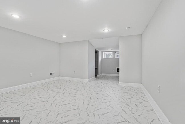 Building Photo - 3312 Parklawn Ave