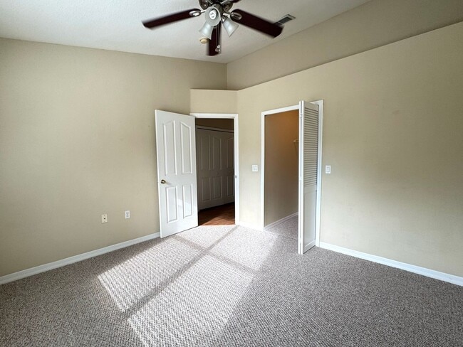 Building Photo - 1727 Shadow View Cir