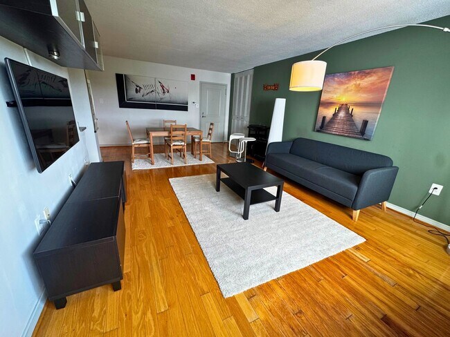 Building Photo - Welcome to Takoma Overlook! Furnished 1br 1ba condo