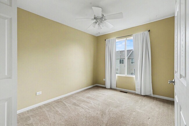 Building Photo - 24617 Patriot Square Dr S