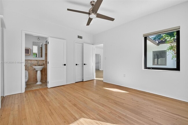 Building Photo - 465 NE 52nd St