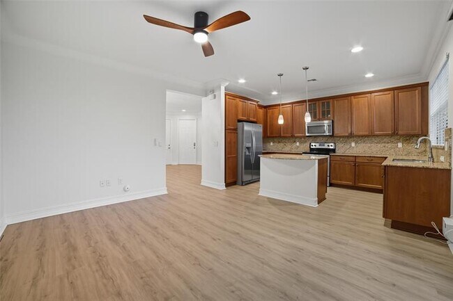Building Photo - 13011 Riverwalk Cir N