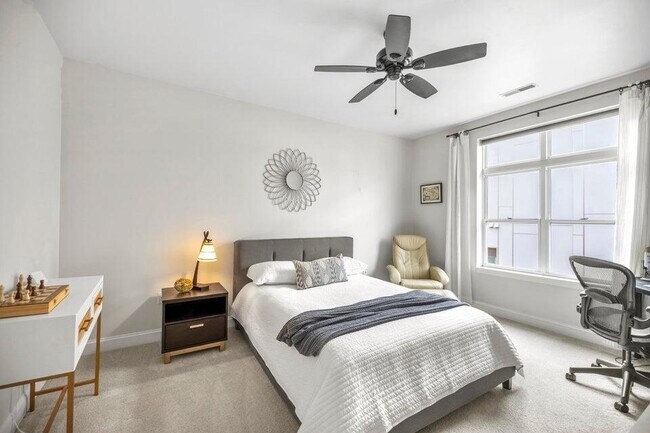 Building Photo - 1905 N Water St