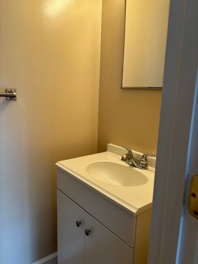 Building Photo - New 2 bedroomSouth Side House