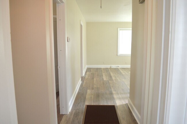 Building Photo - 724 Maupin Ave