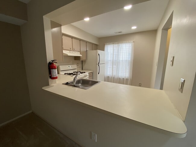 Building Photo - 1716B Ralston Dr