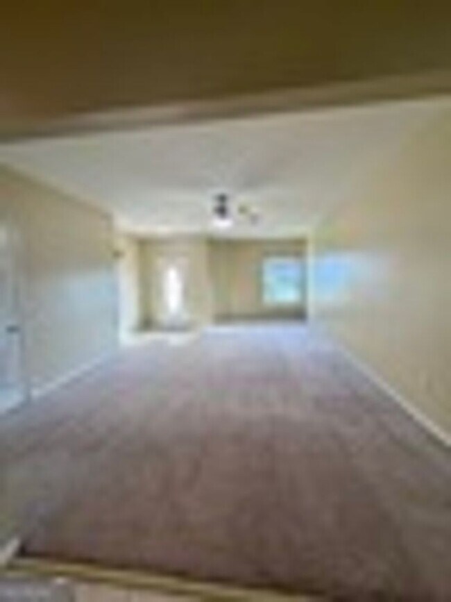 Building Photo - 200 Royal Palms Ave