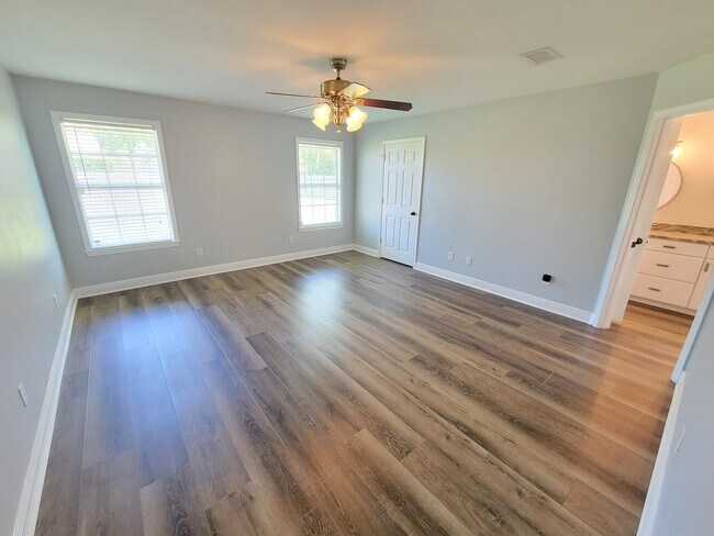 Building Photo - 3808 Saber Tooth Cir