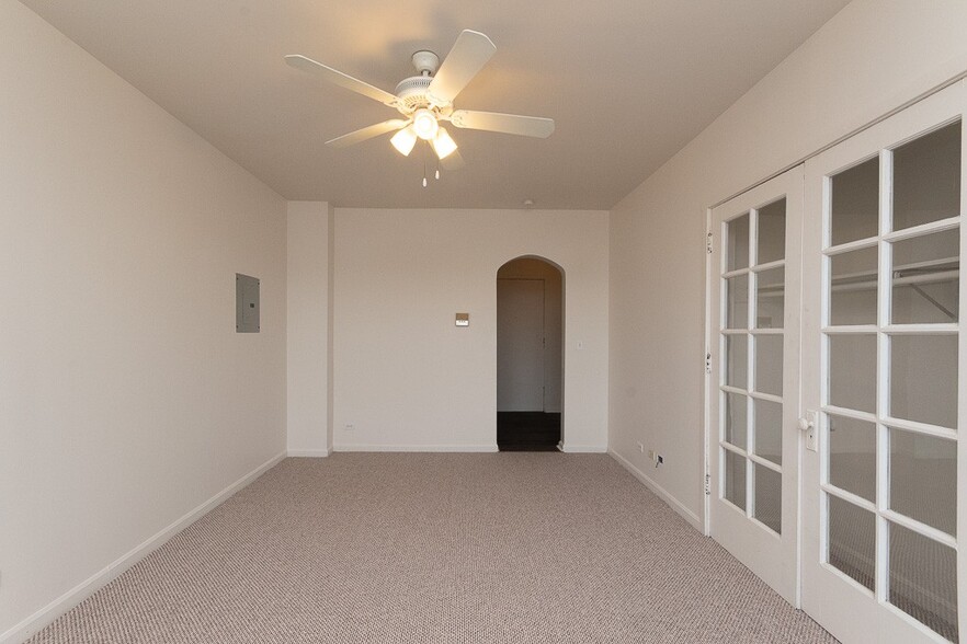 Building Photo - 3947 W Irving Park Rd