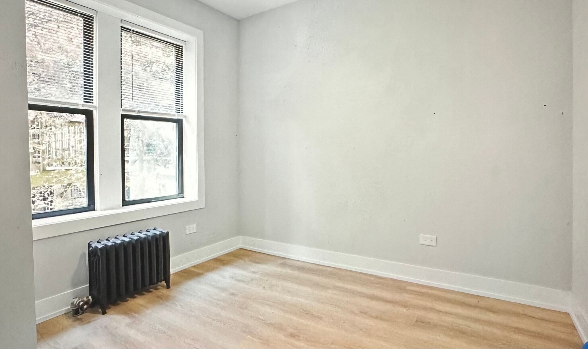 Building Photo - 7503 N Eastlake Ter