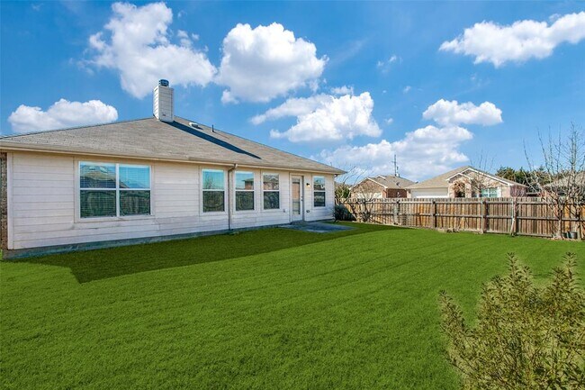 Building Photo - 329 Crosscreek Dr