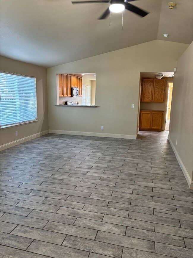 Building Photo - 1748 River Run Dr