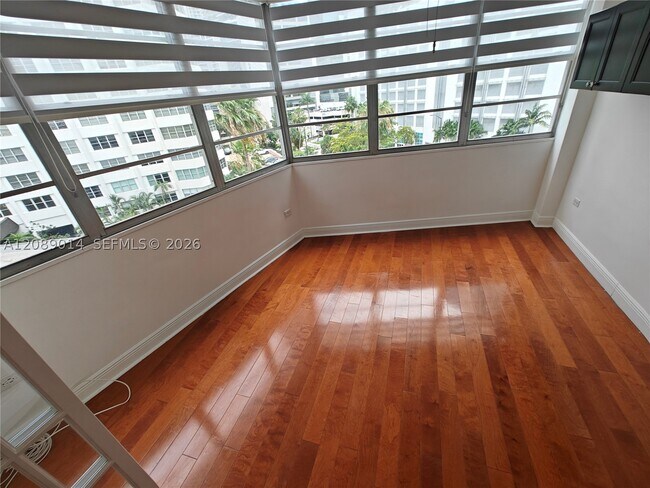Building Photo - 825 Brickell Bay Dr