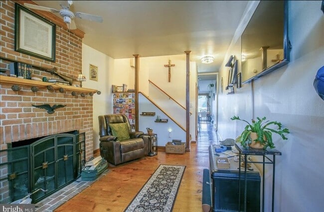 Building Photo - Nice 2 Bedroom 2 Bath Townhouse