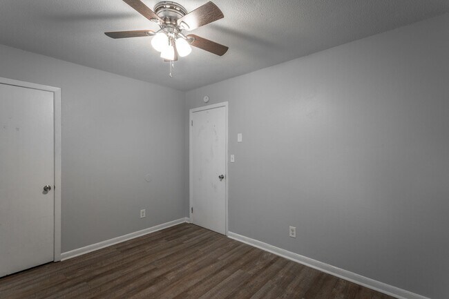 Building Photo - 3339 Pinewood Ave