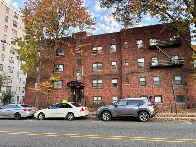 Building Photo - 242 Prospect Street