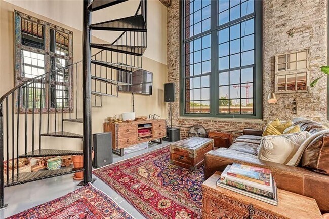 Building Photo - 170 Boulevard SE