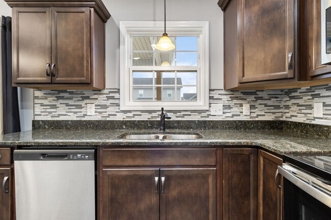 Building Photo - 1629 Kestrel Dr