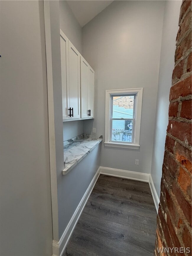 Building Photo - 18 Buffum St