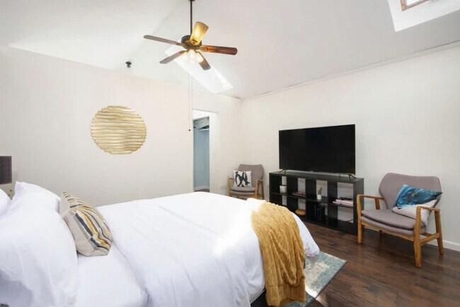 Building Photo - 2156 W 34th Pl