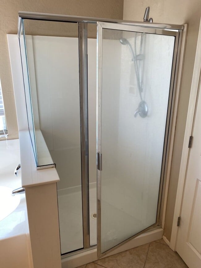 Building Photo - ELEGANCE WITH ALL THE UPGRADES!!!